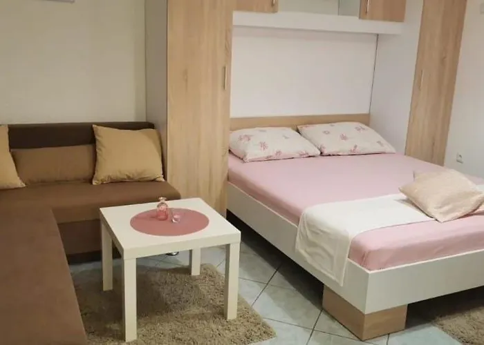 Lu Apartman *